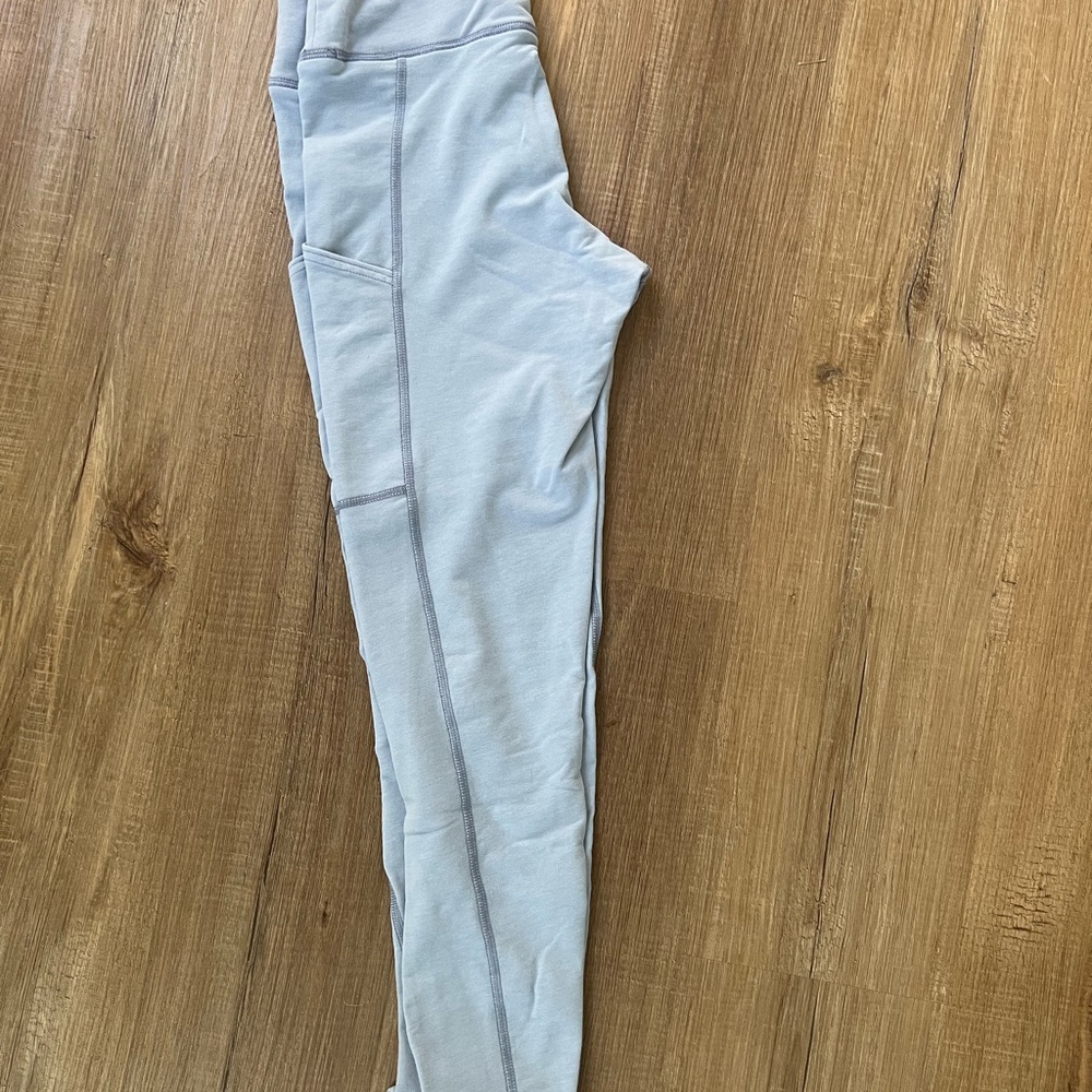 American Eagle leggings with pockets